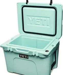 Yeti Tundra 35 Hard Cooler -Glasgow Angling tundra 35 cooler open